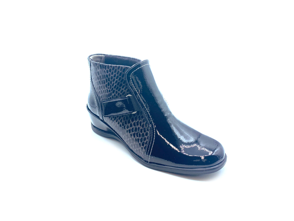 Black Patent Leather Suave Roberta Boots