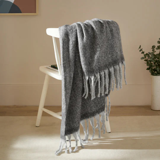 Cozy Woven Charcoal Tasselled Throw-140x180
