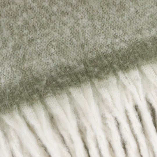 Cozy Woven Tasselled Green Throw-140x180