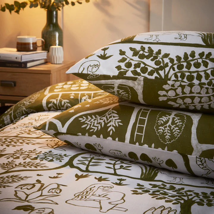 close up of Frida Abstract Printed Reversible Duvet Cover Set Moss