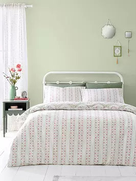 Catherine Lansfield Cameo Floral Duvet Set